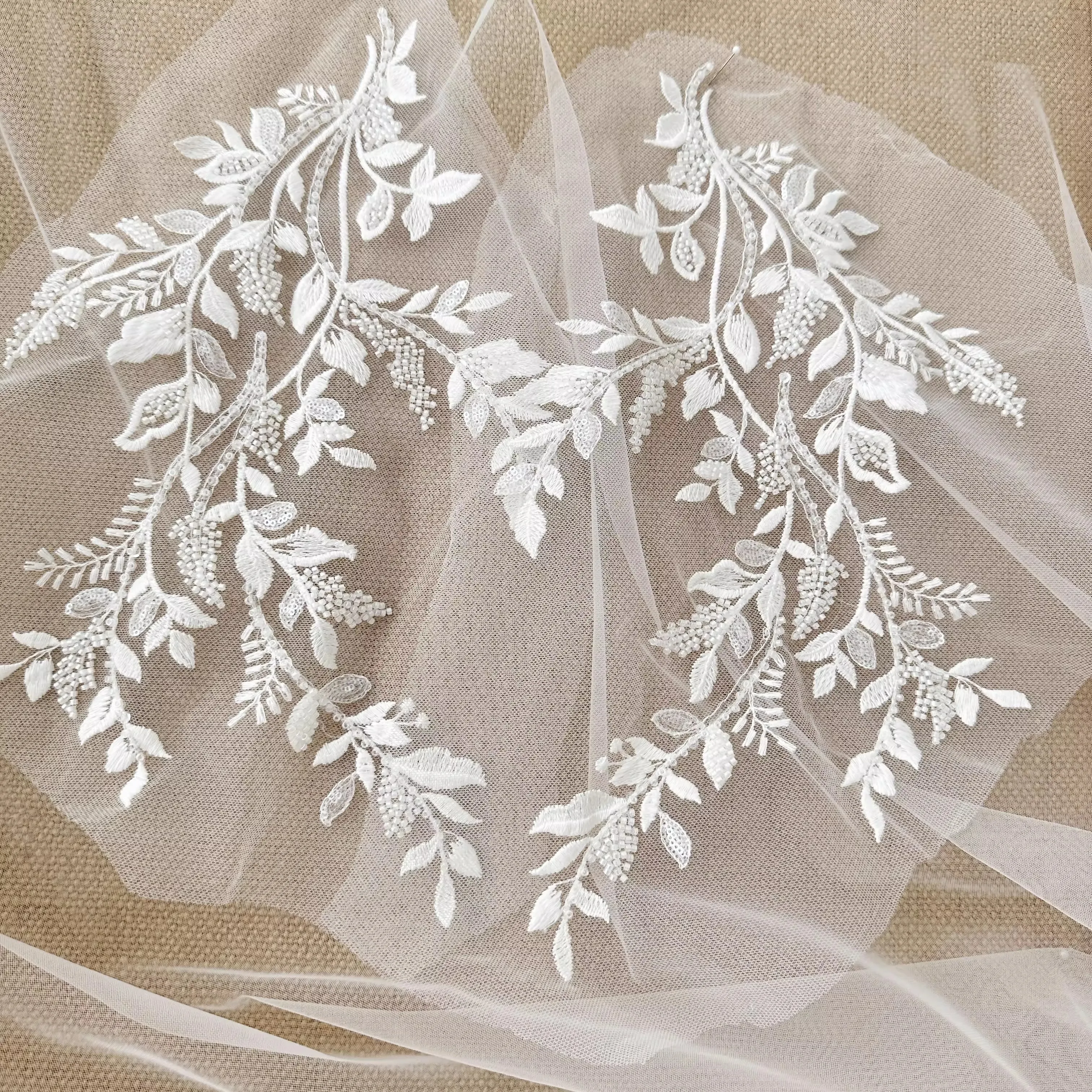 A pair of customized high-quality cotton thread beaded sequins lace floral mesh embroidered lace floral veil sewing accessories
A pair of customized high-quality cotton thread beaded sequins lace floral mesh embroidered lace floral veil sewing accessories