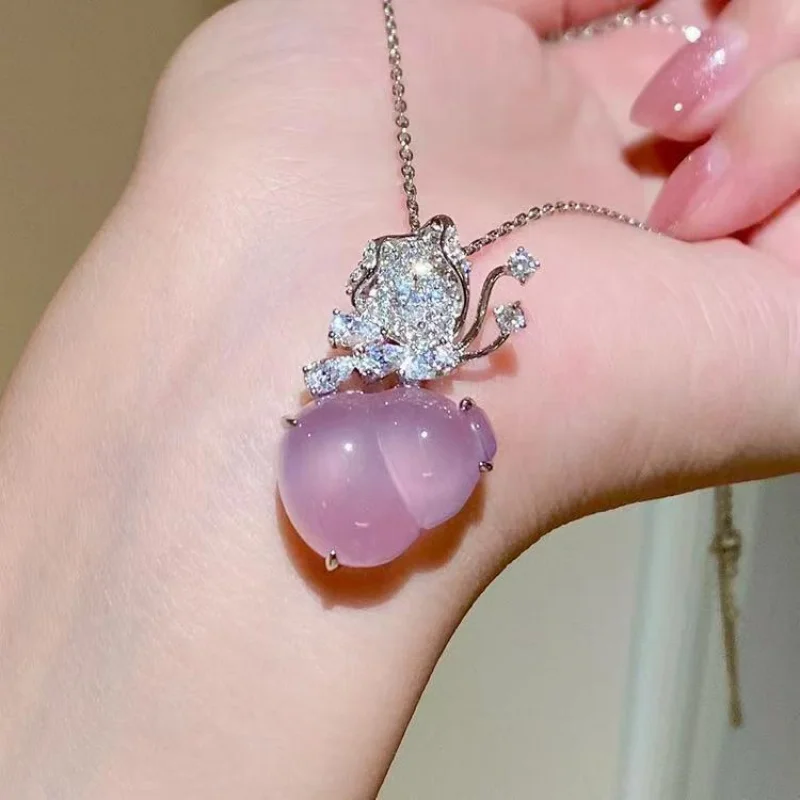 New Chinese-style fortune and prosperity double-pendant with butterfly and purple chalcedony gourd, silver-plated and inlaid wit
New Chinese-style fortune and prosperity double-pendant with butterfly and purple chalcedony gourd, silver-plated and inlaid wit