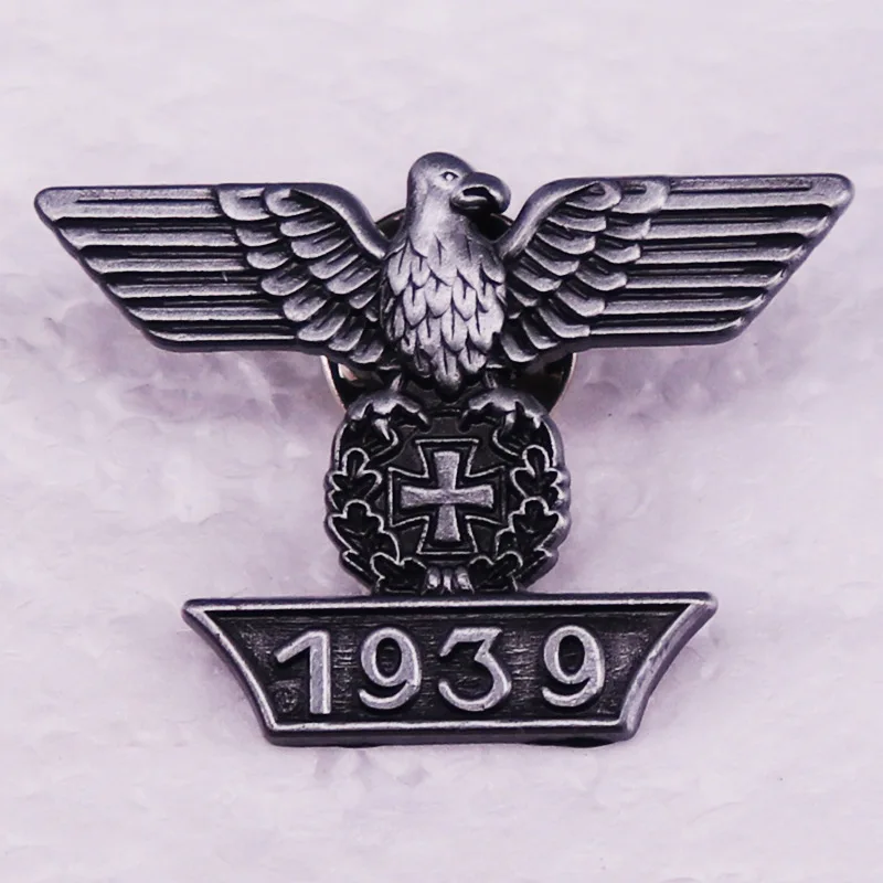 Vintage Badge Metal Kitty Hawk Brooch Pendant Accessory, Replica
Vintage Badge Metal Kitty Hawk Brooch Pendant Accessory, Replica