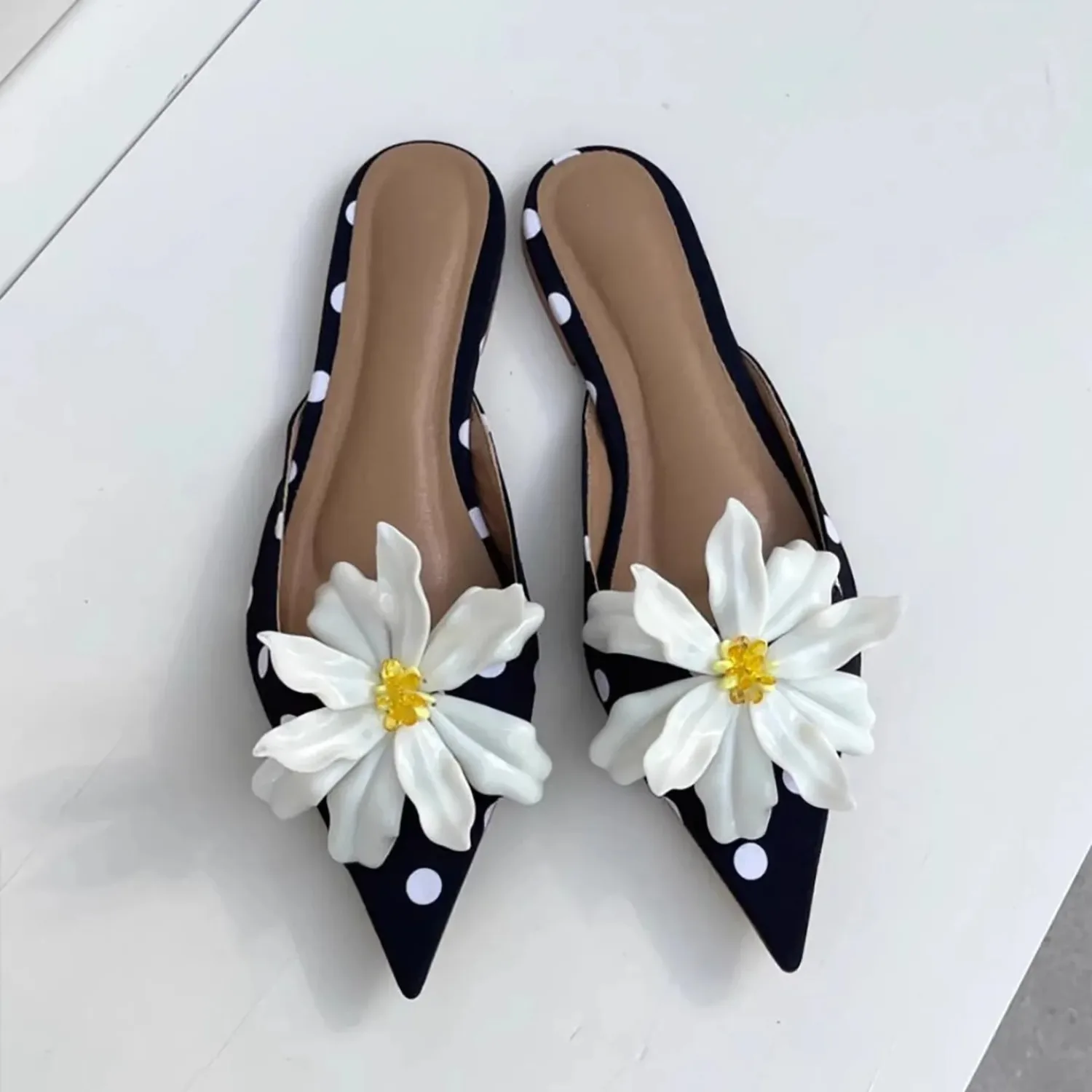 New Thailand Style Polka Dot Fabric Floral Pointed Open Toe Slip On Mule Sandals For French Lazy Daily Holiday Casual Outfit
New Thailand Style Polka Dot Fabric Floral Pointed Open Toe Slip On Mule Sandals For French Lazy Daily Holiday Casual Outfit