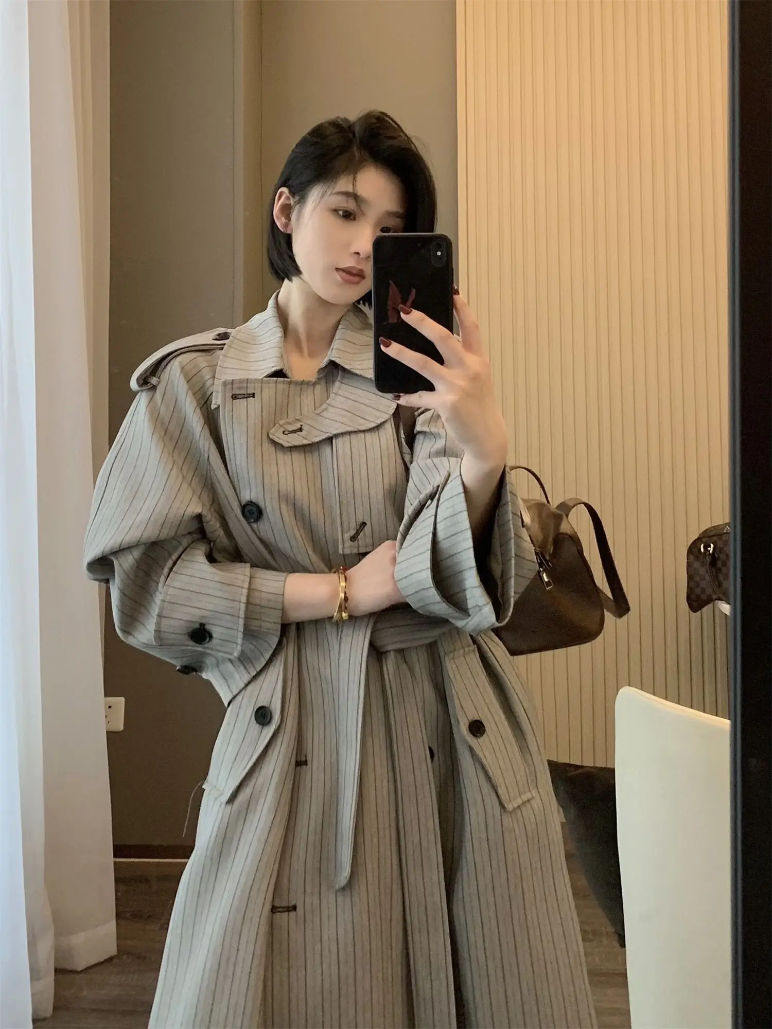 Модельер Длинный Тренч Женский Двубортный Ремень с лацканами Ветровка на талии 2025Осень Зима
Модельер Длинный Тренч Женский Двубортный Ремень с лацканами Ветровка на талии 2025Осень Зима