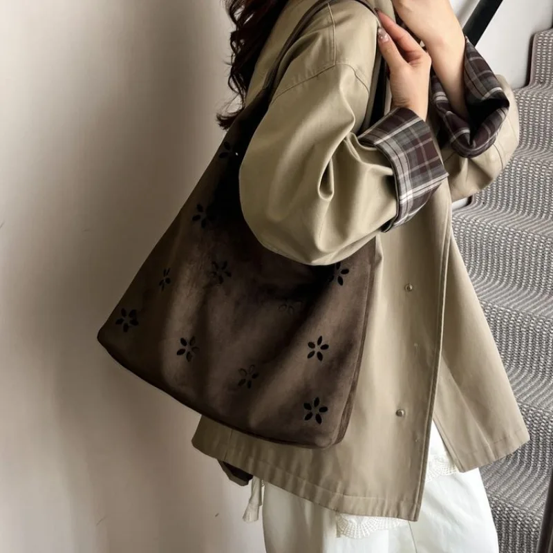 Women's Brown Faux Suede Tote Bag with Hollow Floral Cutouts, Casual Style for Daily Errands & Weekend Outings Bags for Women
Women's Brown Faux Suede Tote Bag with Hollow Floral Cutouts, Casual Style for Daily Errands & Weekend Outings Bags for Women