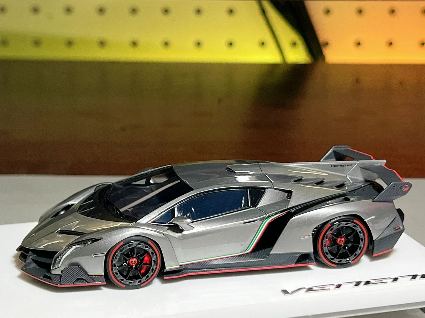 MR 1:64 Lamborghini Veneno Poison Titanium Grey Limited Edition Resin mini car Decorative gift ornaments for children
MR 1:64 Lamborghini Veneno Poison Titanium Grey Limited Edition Resin mini car Decorative gift ornaments for children