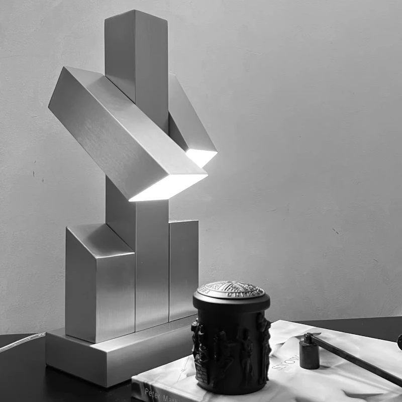 Robot medieval Bauhaus metal atmosphere desk lamp ornament model room living room study creativity
Robot medieval Bauhaus metal atmosphere desk lamp ornament model room living room study creativity