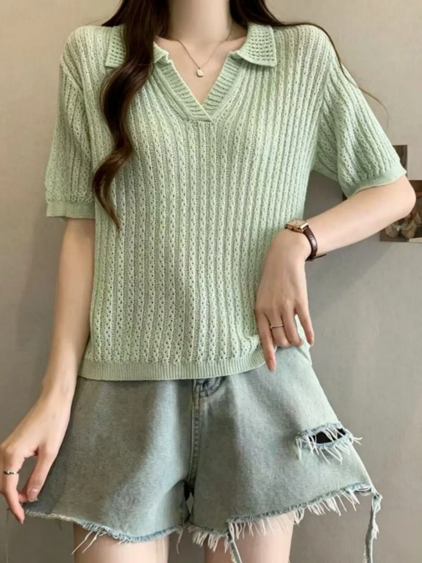 Women's V-Neck Ice Silk Short Sleeve Shirt Slimming Twisted Short Style Top Comfortable Korean Loose Fit Summer T-Shirt
Women's V-Neck Ice Silk Short Sleeve Shirt Slimming Twisted Short Style Top Comfortable Korean Loose Fit Summer T-Shirt