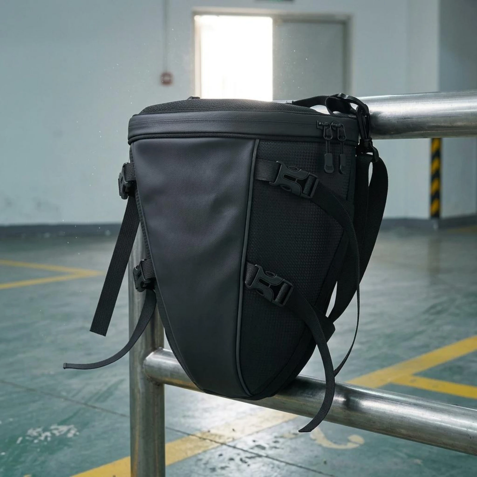 Hanging Motorcycle Bag Adjustable Straps Motorcycle Saddlebag Waterproof Side Bag Zippered Top Riding Accessory Quick Release
Hanging Motorcycle Bag Adjustable Straps Motorcycle Saddlebag Waterproof Side Bag Zippered Top Riding Accessory Quick Release