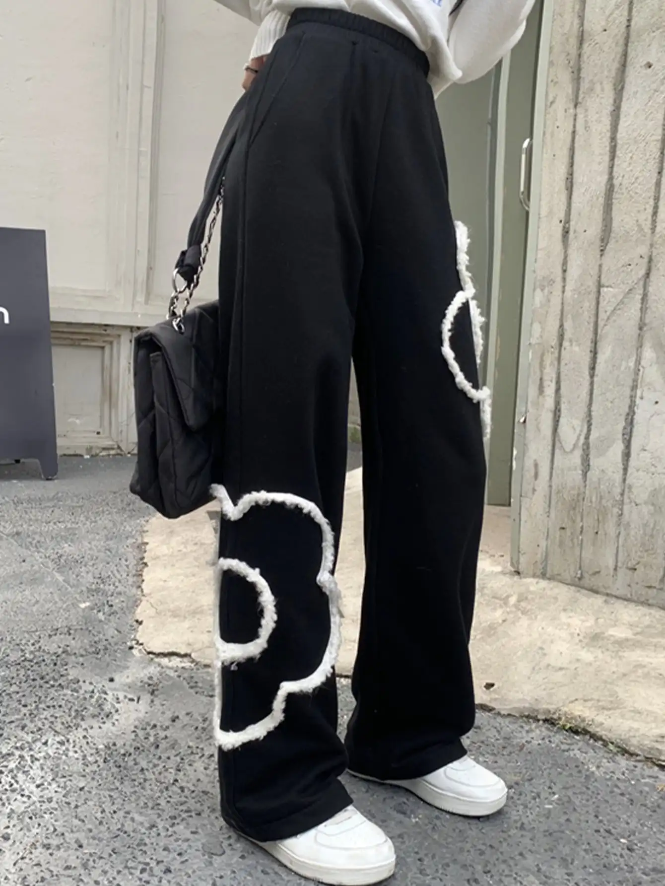 Korean Chic Autumn and Winter Ins Style Side Big Flower Casual Sweatpants Loose Casual Versatile Slimming Look Wide Leg Pants for Women
Korean Chic Autumn and Winter Ins Style Side Big Flower Casual Sweatpants Loose Casual Versatile Slimming Look Wide Leg Pants for Women