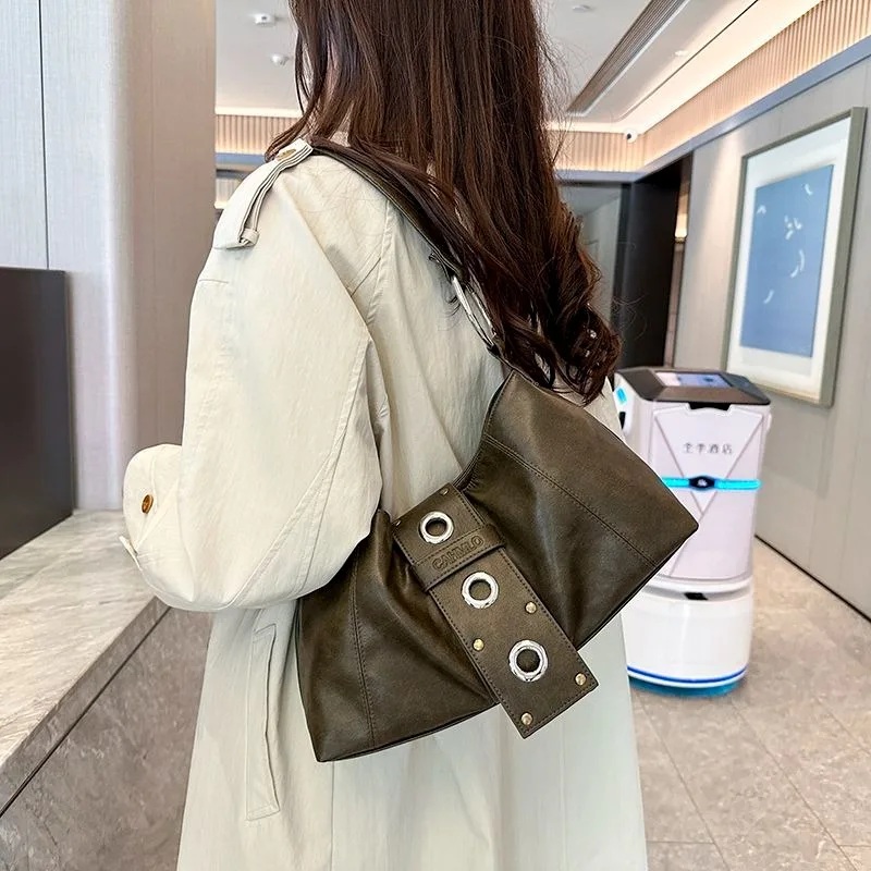Korean Version of Rivet Splicing Urban Simple Versatile Underarm Bag Pu Heavy Industry Shoulder Bag Temperament Commuting 2026
Korean Version of Rivet Splicing Urban Simple Versatile Underarm Bag Pu Heavy Industry Shoulder Bag Temperament Commuting 2026