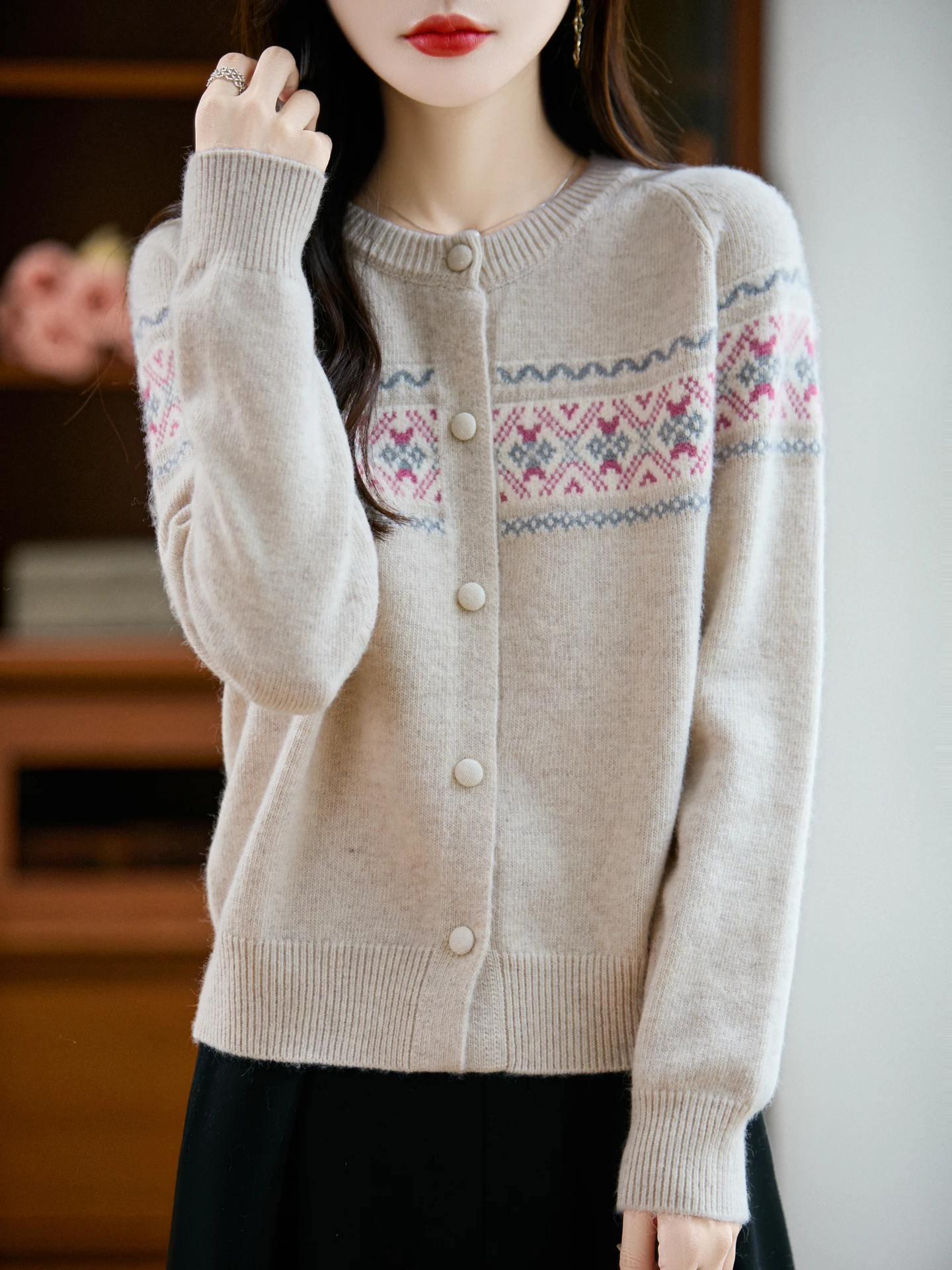 Вязаный круглый открытый кардиган с цветочным принтом в стиле ретро, повседневный свободный свитер контрастного цвета Jaet, мягкий удобный длинный свеч W...
Вязаный круглый открытый кардиган с цветочным принтом в стиле ретро, повседневный свободный свитер контрастного цвета Jaet, мягкий удобный длинный свеч W...