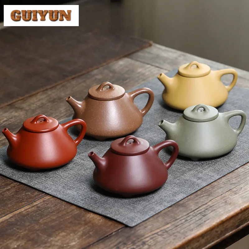 Антикварные чайники из фиолетовой глины Исин, каменный совок ручной работы, горшок из необработанной руды, грязевой чайник для заваривания чая с ситечком, китайский чайный сервиз Zisha
Антикварные чайники из фиолетовой глины Исин, каменный совок ручной работы, горшок из необработанной руды, грязевой чайник для заваривания чая с ситечком, китайский чайный сервиз Zisha