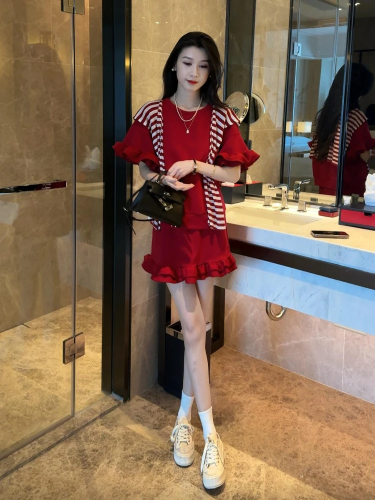 Summer Leisure Loose Design Cake Lace Short Sleeve T-shirt Solid Color Short Skirt Shawl Fashion Versatile Three piece Set
Summer Leisure Loose Design Cake Lace Short Sleeve T-shirt Solid Color Short Skirt Shawl Fashion Versatile Three piece Set