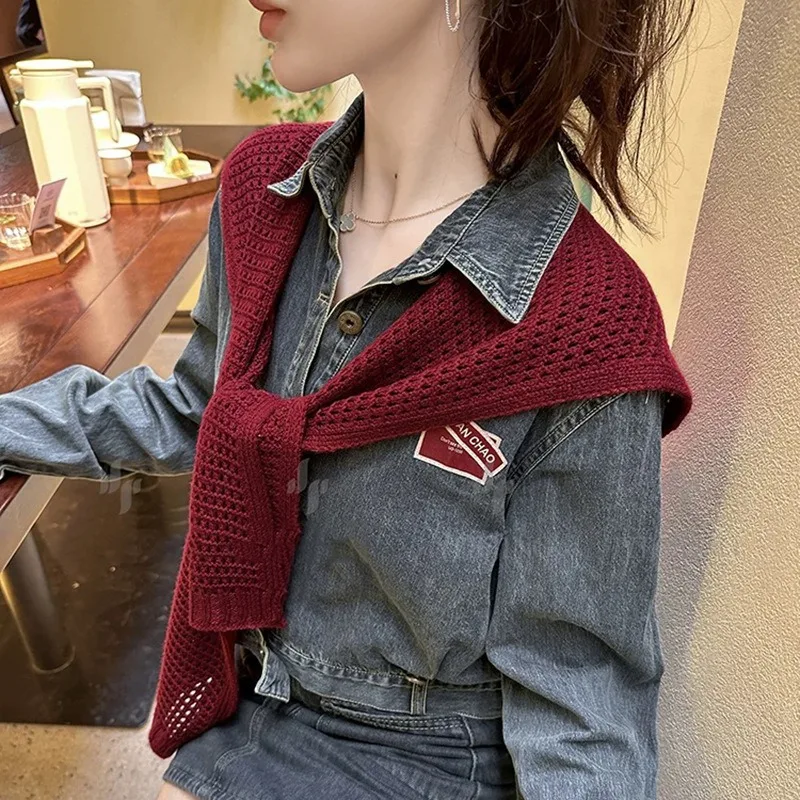 Korean version spring and summer 2026 new knitted shawl autumn women's shirt waistcoat shawl hollow outer summer fake collar
Korean version spring and summer 2026 new knitted shawl autumn women's shirt waistcoat shawl hollow outer summer fake collar