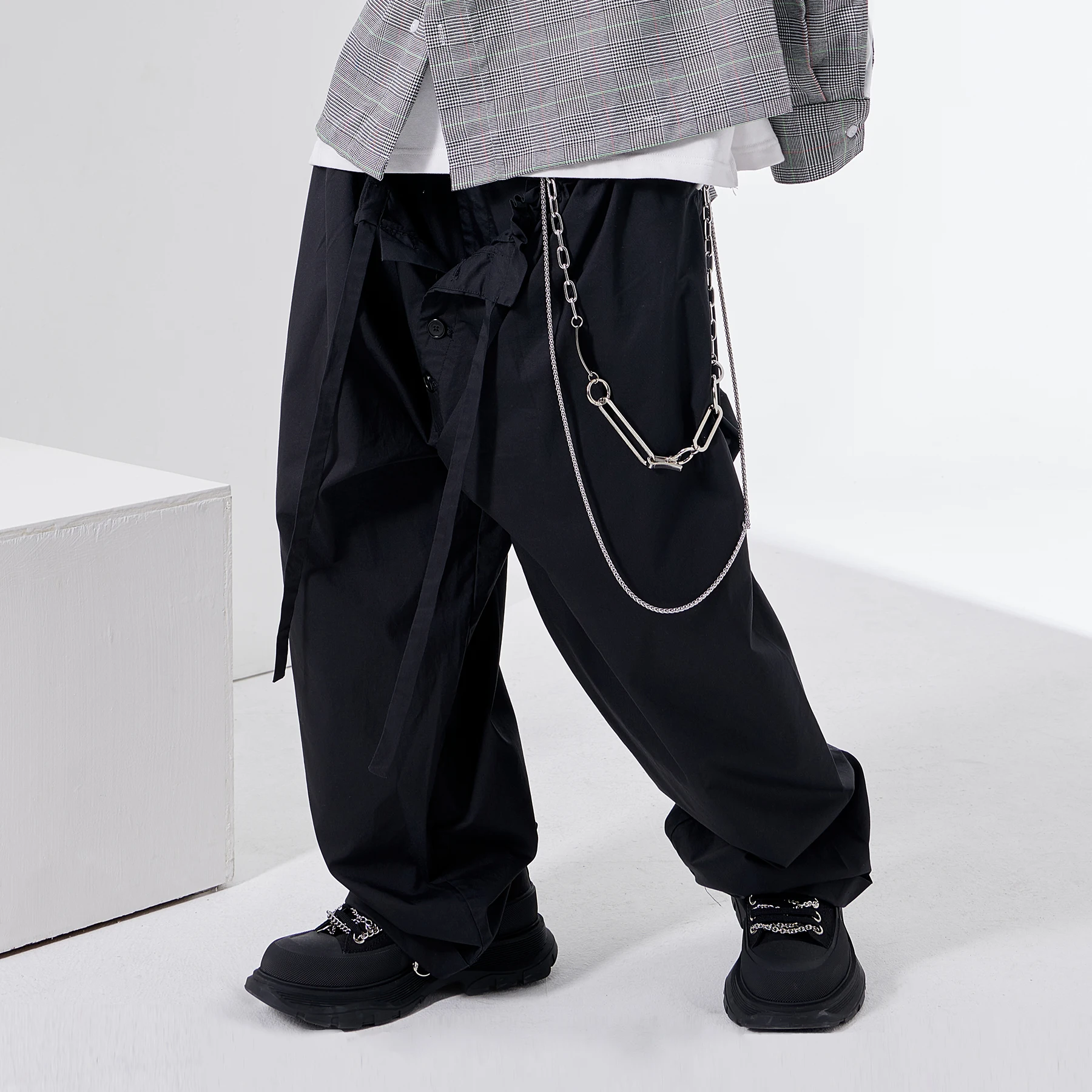 27-46 2024 NEW Men Women's Clothing Hip Hop Fake Two Piece Streamer Deconstructed Slacks Overalls Pants Plus Size Costumes
27-46 2024 NEW Men Women's Clothing Hip Hop Fake Two Piece Streamer Deconstructed Slacks Overalls Pants Plus Size Costumes