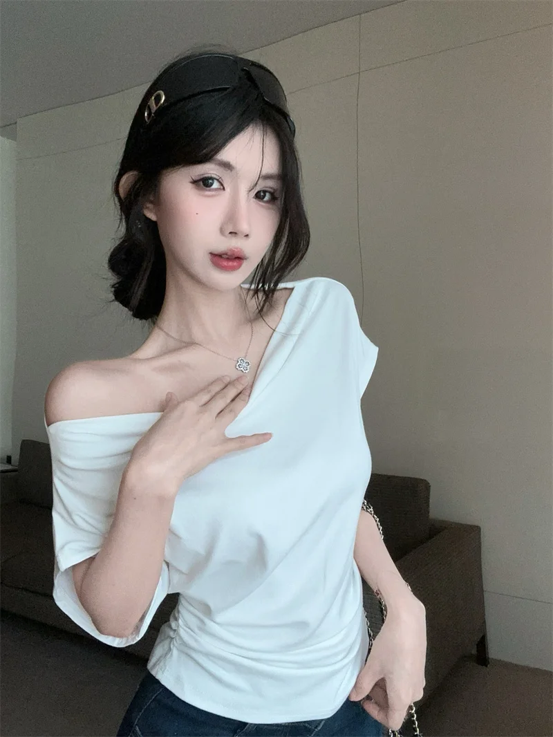 Новая женская летняя футболка Pure Desire Spicy Girl с асимметричным вырезом на плече, без рукавов, подчеркивающая ключицы и талию, уникальный дизайн
Новая женская летняя футболка Pure Desire Spicy Girl с асимметричным вырезом на плече, без рукавов, подчеркивающая ключицы и талию, уникальный дизайн