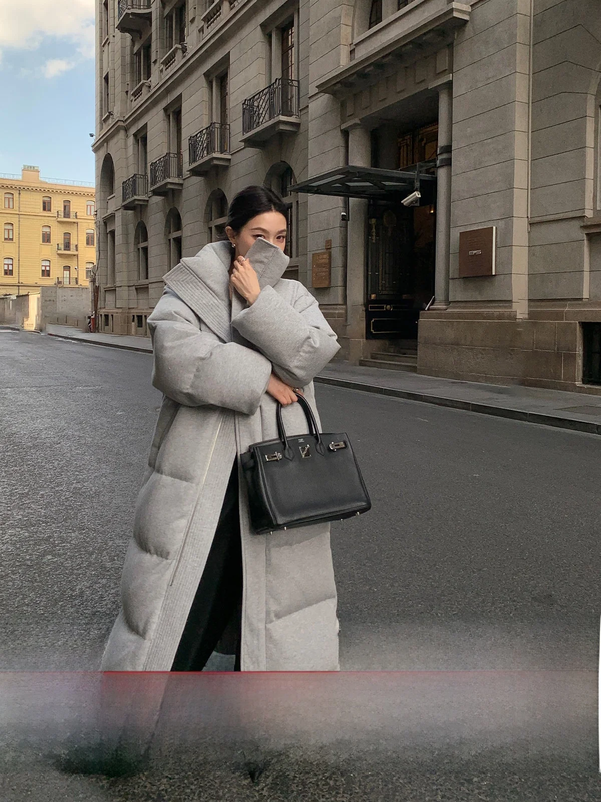 Женское утепленное длинное пуховое пальто с воротником-стойкой, белое, из натурального пуха, теплая верхняя одежда, зима 2023, новинка, свободный крой
Женское утепленное длинное пуховое пальто с воротником-стойкой, белое, из натурального пуха, теплая верхняя одежда, зима 2023, новинка, свободный крой