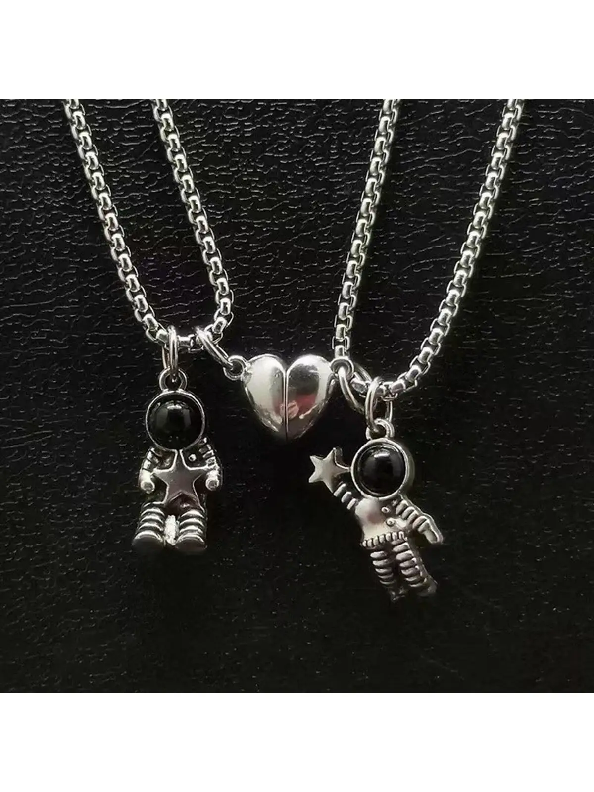 2pcs Spaceman Couple Necklaces, Pendant, Perfect Gift For Long-distance Relationships, Best Friends, Students
2pcs Spaceman Couple Necklaces, Pendant, Perfect Gift For Long-distance Relationships, Best Friends, Students