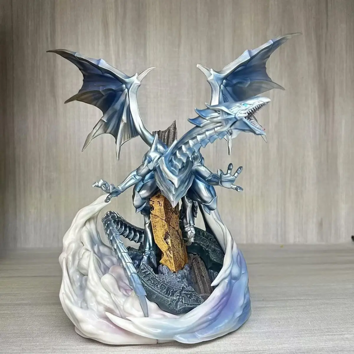 Фигурка аниме-персонажа Yu-Gi-Oh! White Slifer Sky Dragon, коллекционная модель, статуэтка из ПВХ, игрушка-подарок для фанатов аниме и игр в дуэли.
Фигурка аниме-персонажа Yu-Gi-Oh! White Slifer Sky Dragon, коллекционная модель, статуэтка из ПВХ, игрушка-подарок для фанатов аниме и игр в дуэли.