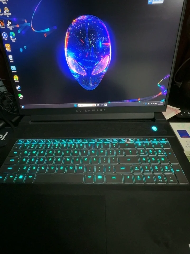 Защитная пленка из ТПУ для клавиатуры игровых ноутбуков Dell Alienware 18 Area-51 2025, Alienware M18 R1, M18 R2 (для моделей 2025, 2024, 2023 годов)
Защитная пленка из ТПУ для клавиатуры игровых ноутбуков Dell Alienware 18 Area-51 2025, Alienware M18 R1, M18 R2 (для моделей 2025, 2024, 2023 годов)