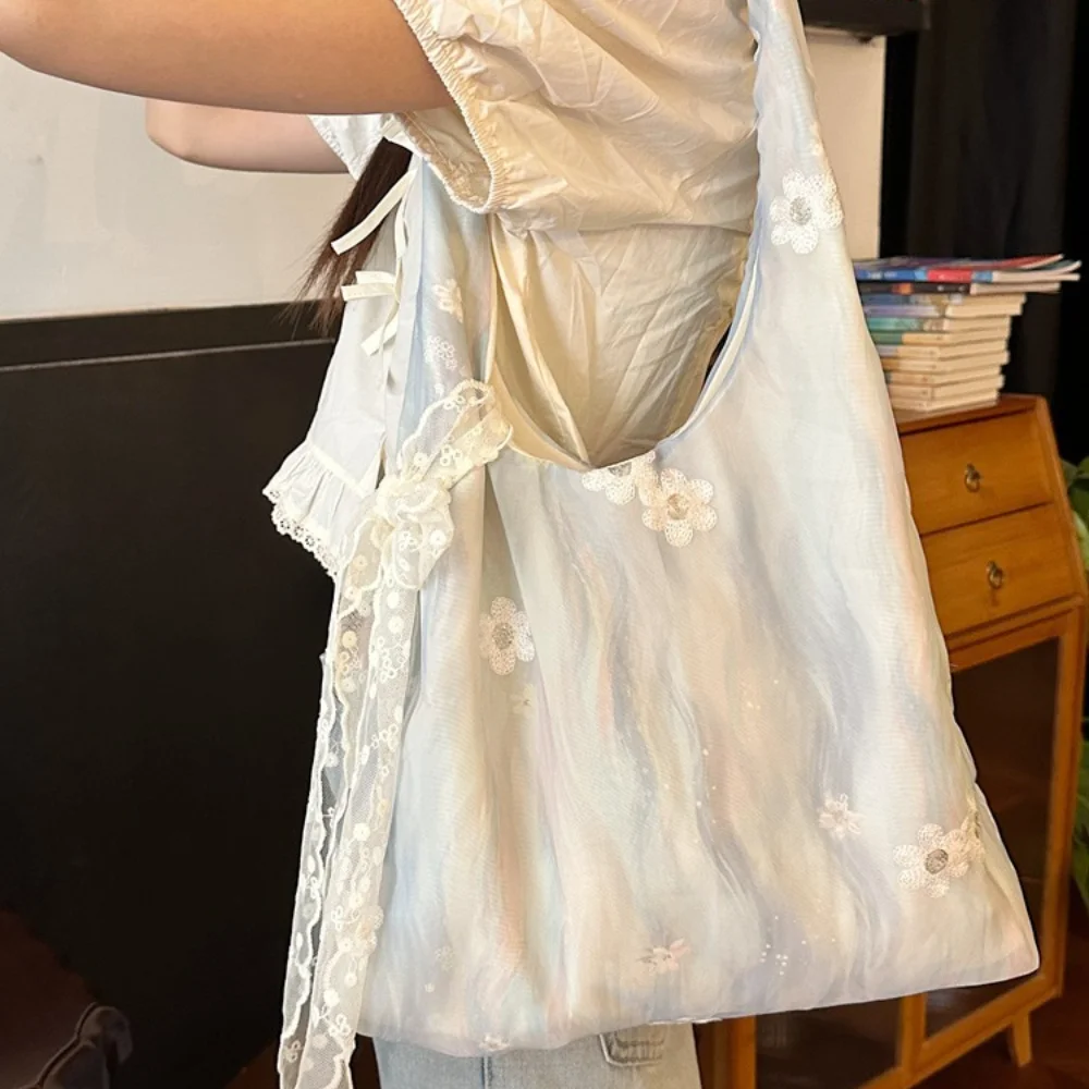 Embroidered Artistic Fresh Style Canvas Bag Single Shoulder Tote Bag Large Capacity Commuter Shoulder Bag
Embroidered Artistic Fresh Style Canvas Bag Single Shoulder Tote Bag Large Capacity Commuter Shoulder Bag