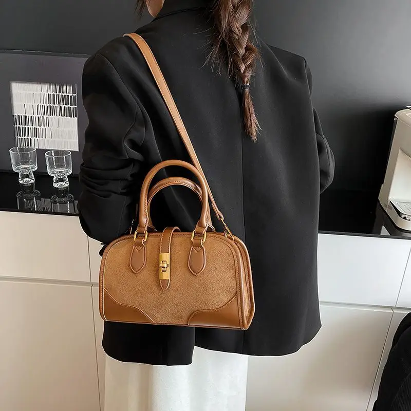 Сумки с уникальным дизайном. Женские сумки. Нишевые сумки премиум-класса в стиле ретро. Новые сумки на плечо большой вместимости.
Сумки с уникальным дизайном. Женские сумки. Нишевые сумки премиум-класса в стиле ретро. Новые сумки на плечо большой вместимости.