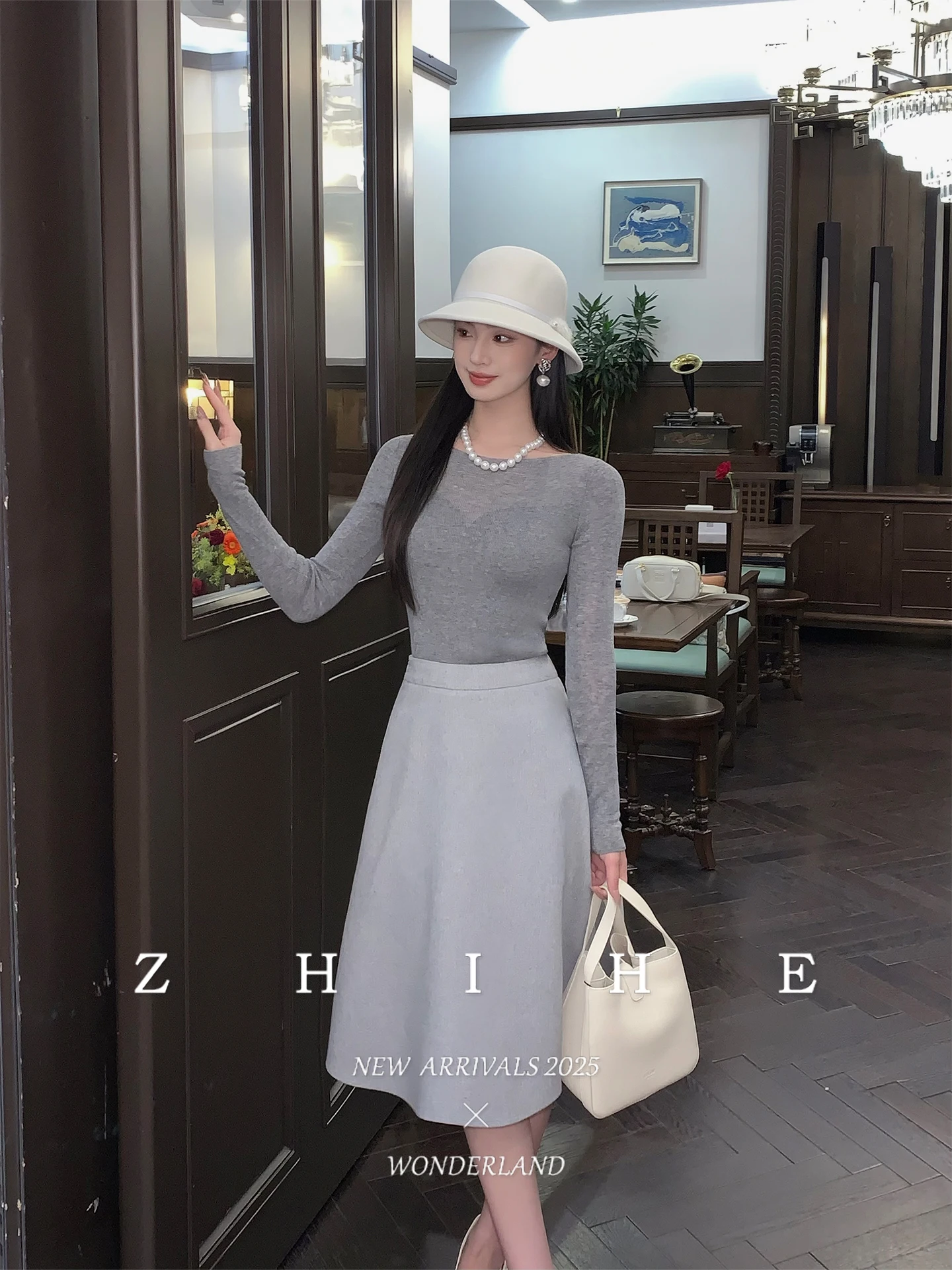 Облегающий трикотаж, круглая юбка трапециевидной формы, модный универсальный китайский женский осенне-зимний комплект из двух предметов
Облегающий трикотаж, круглая юбка трапециевидной формы, модный универсальный китайский женский осенне-зимний комплект из двух предметов