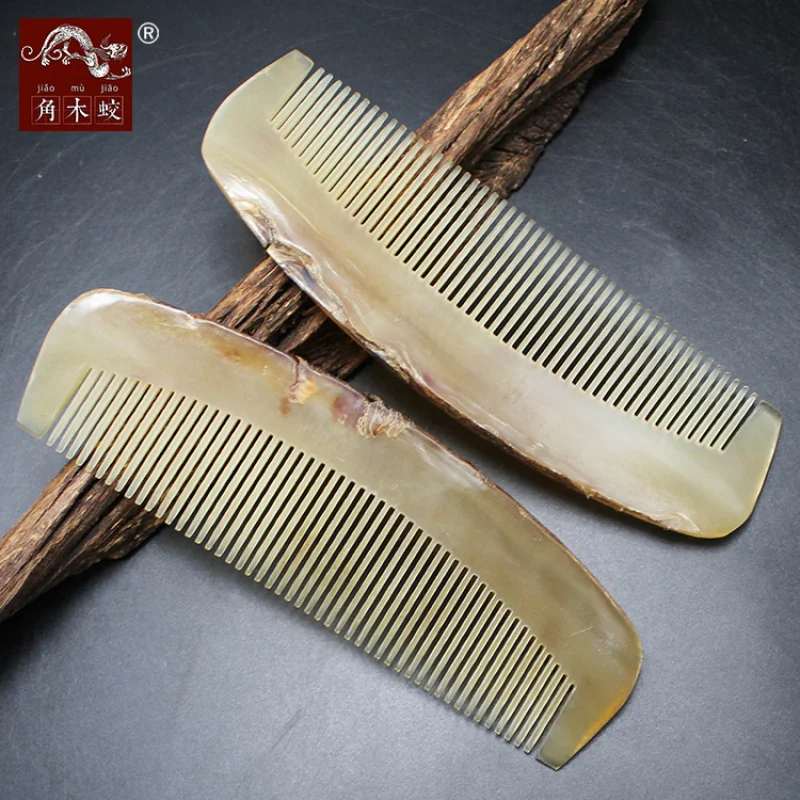 Horned wood with leather handle, massage and hairdressing comb
Horned wood with leather handle, massage and hairdressing comb