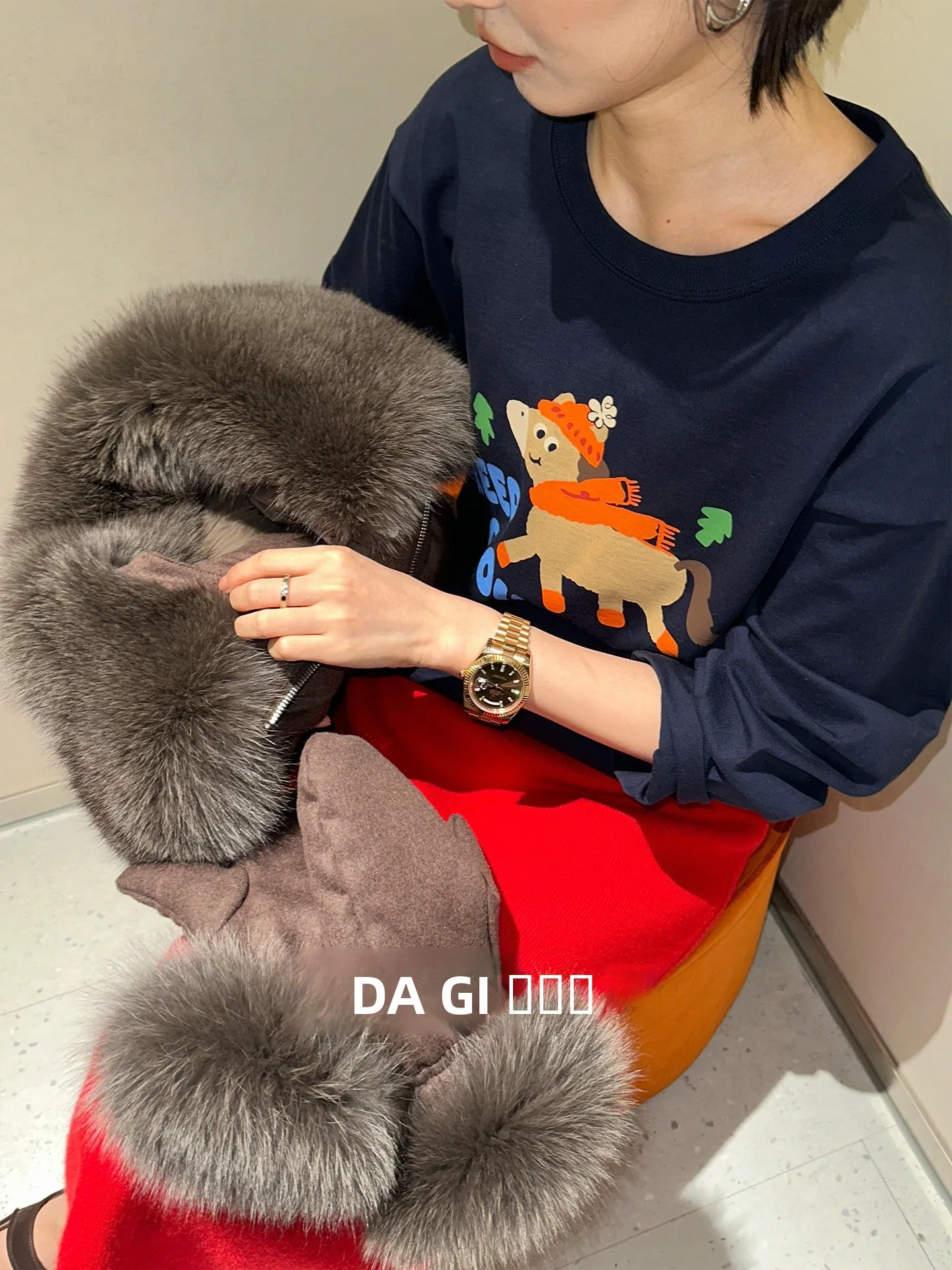 Red Label Cartoon Year T-irt Cleanfit Loose Long Sve Cotton round Ne Women's Faion Winter Collection
Red Label Cartoon Year T-irt Cleanfit Loose Long Sve Cotton round Ne Women's Faion Winter Collection