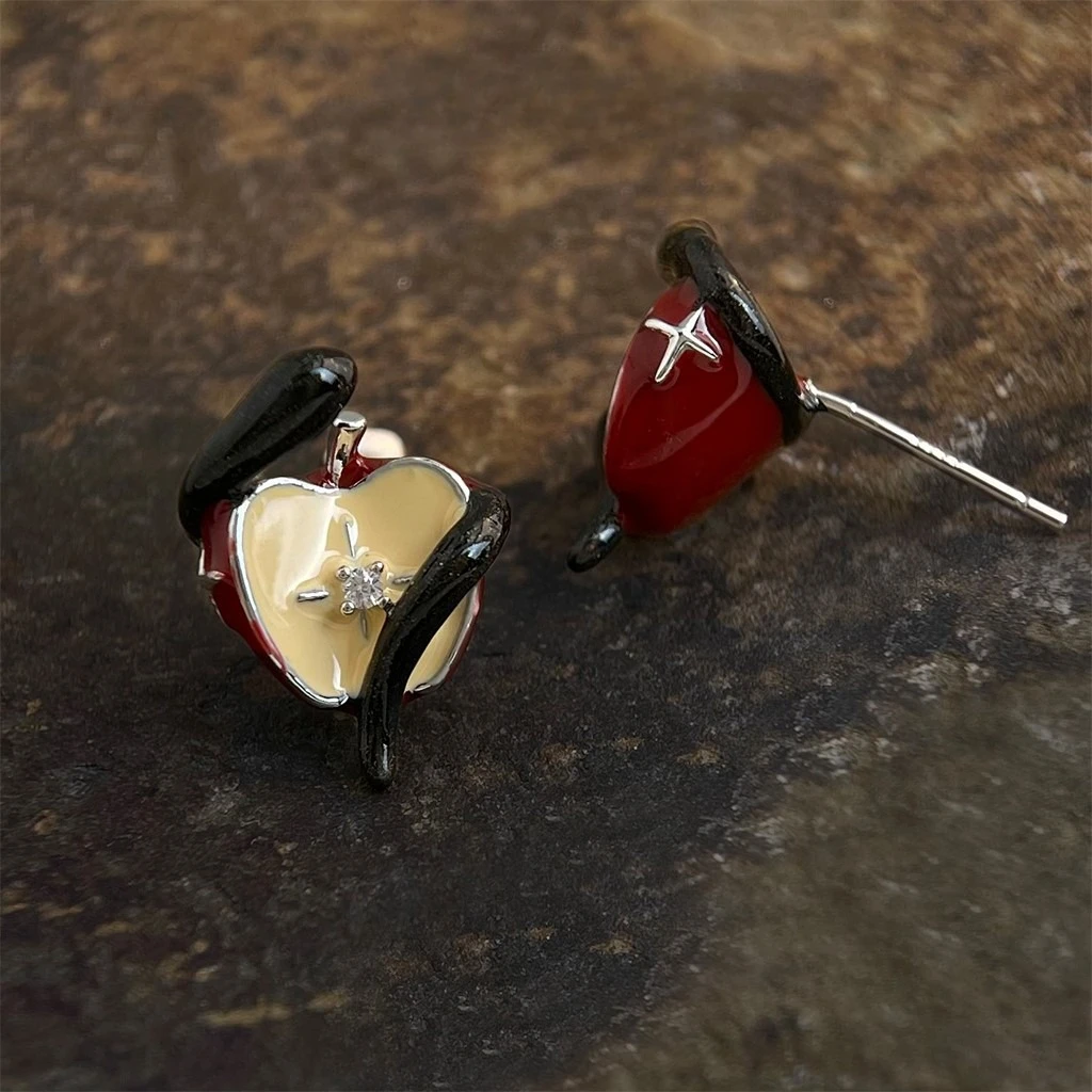 Gothic Wine Red Apple Ear Studs Enamel Zircon Niche High-end Women's Ear Pins & Clip-on
Gothic Wine Red Apple Ear Studs Enamel Zircon Niche High-end Women's Ear Pins & Clip-on
