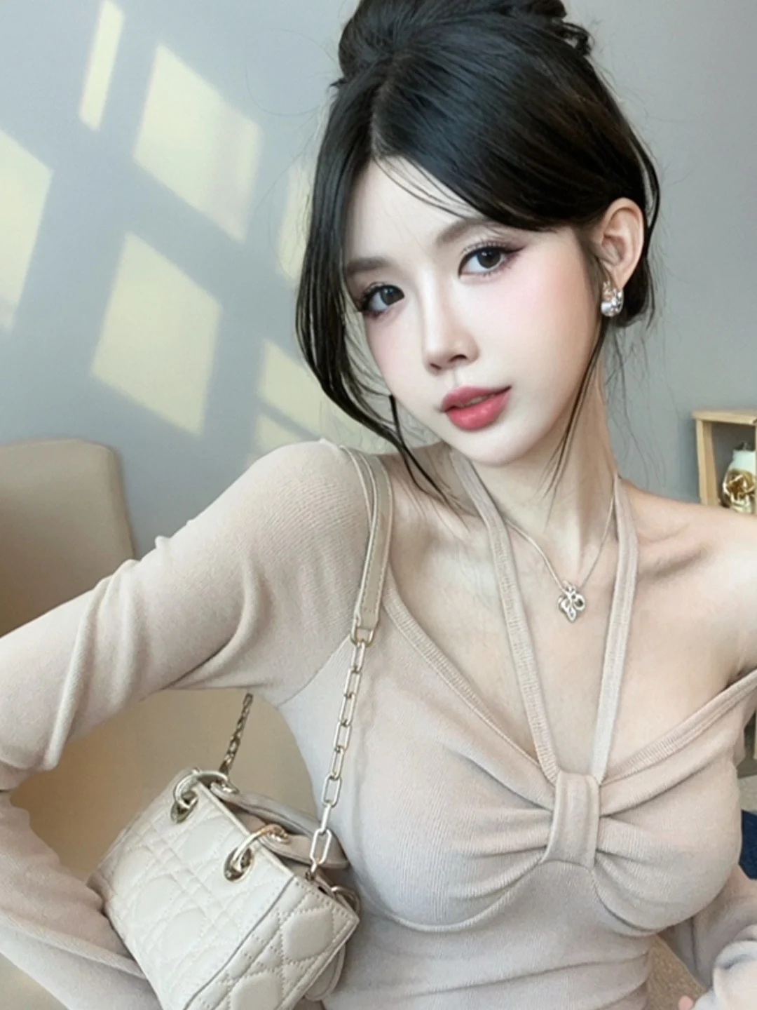 Fashionable Low Cut Long Sleeve Women's Base Shirt Inner Wear Shoulder Hanging Neck Design Pure Desire Autumn Style T-Shirt
Fashionable Low Cut Long Sleeve Women's Base Shirt Inner Wear Shoulder Hanging Neck Design Pure Desire Autumn Style T-Shirt