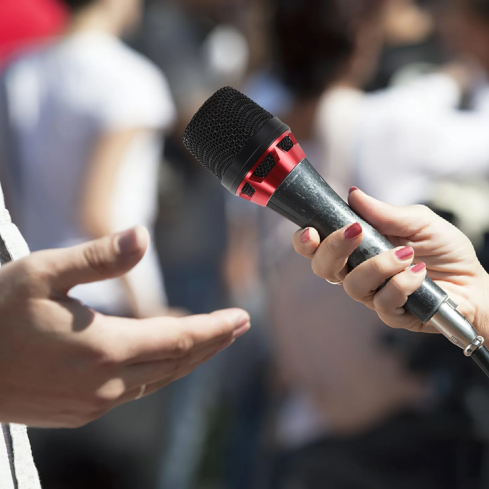 Microphone Mesh Grille Replacement Metal Mic Head For Live Streaming Singing Recording Wind Noise Reduction Compatible
Microphone Mesh Grille Replacement Metal Mic Head For Live Streaming Singing Recording Wind Noise Reduction Compatible