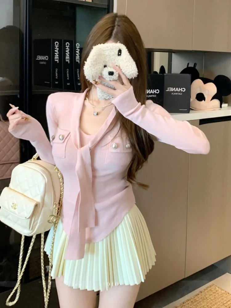 Slimming V-Neck Knitted Base Shirt Women's Autumn Winter Design Sense Hanging Neck Circle Waist-Cinching Top Korean Style Lon...
Slimming V-Neck Knitted Base Shirt Women's Autumn Winter Design Sense Hanging Neck Circle Waist-Cinching Top Korean Style Lon...