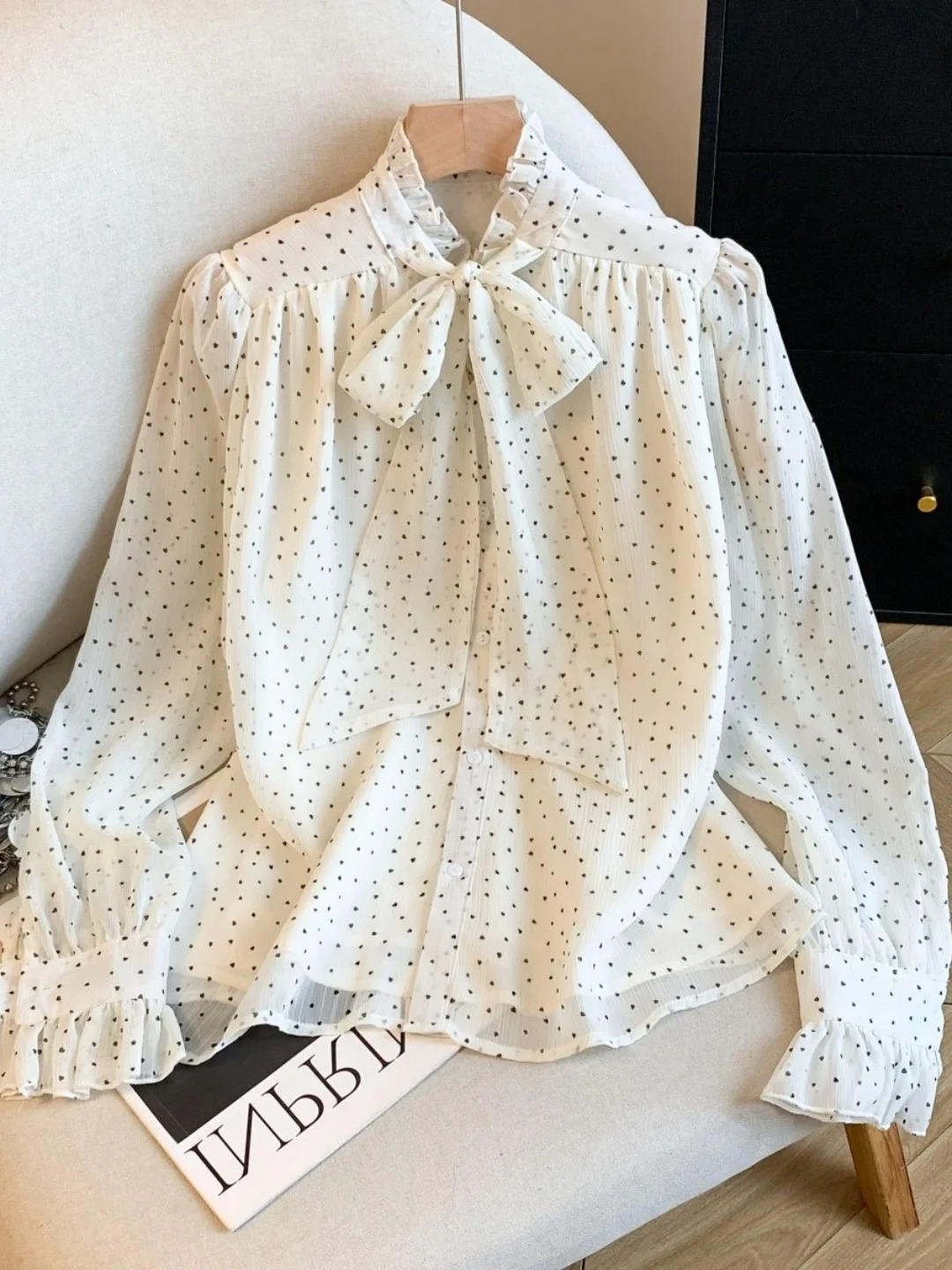 Elegant Polka Dot Chiffon Shirt with Bow Tie Long Sleeve Women's Spring 2026 New Unique Beautiful French Style Loose Fit Top
Elegant Polka Dot Chiffon Shirt with Bow Tie Long Sleeve Women's Spring 2026 New Unique Beautiful French Style Loose Fit Top