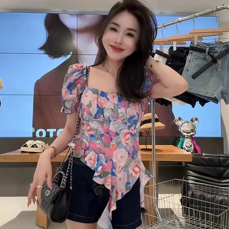 French Retro Floral Ruffle Square Collar Puff Sleeve Shirt for Women Fashion Waist-hugging Short Floral Top Trendy
French Retro Floral Ruffle Square Collar Puff Sleeve Shirt for Women Fashion Waist-hugging Short Floral Top Trendy