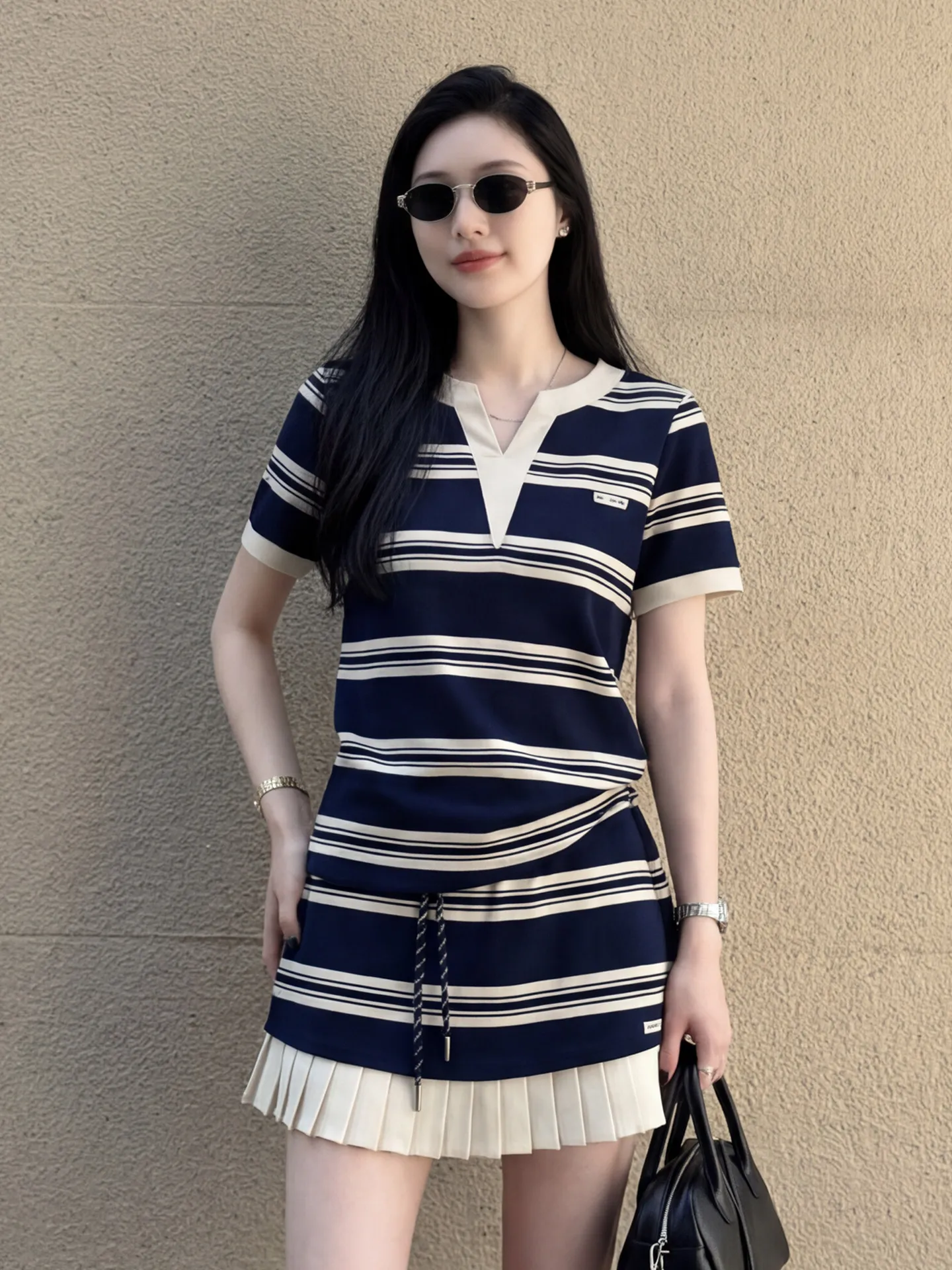 Summer Women's Two-Piece Set High Waist Pleated Skirt And Striped T-Shirt Korean Style Contrast Color Clothing Ensemble
Summer Women's Two-Piece Set High Waist Pleated Skirt And Striped T-Shirt Korean Style Contrast Color Clothing Ensemble