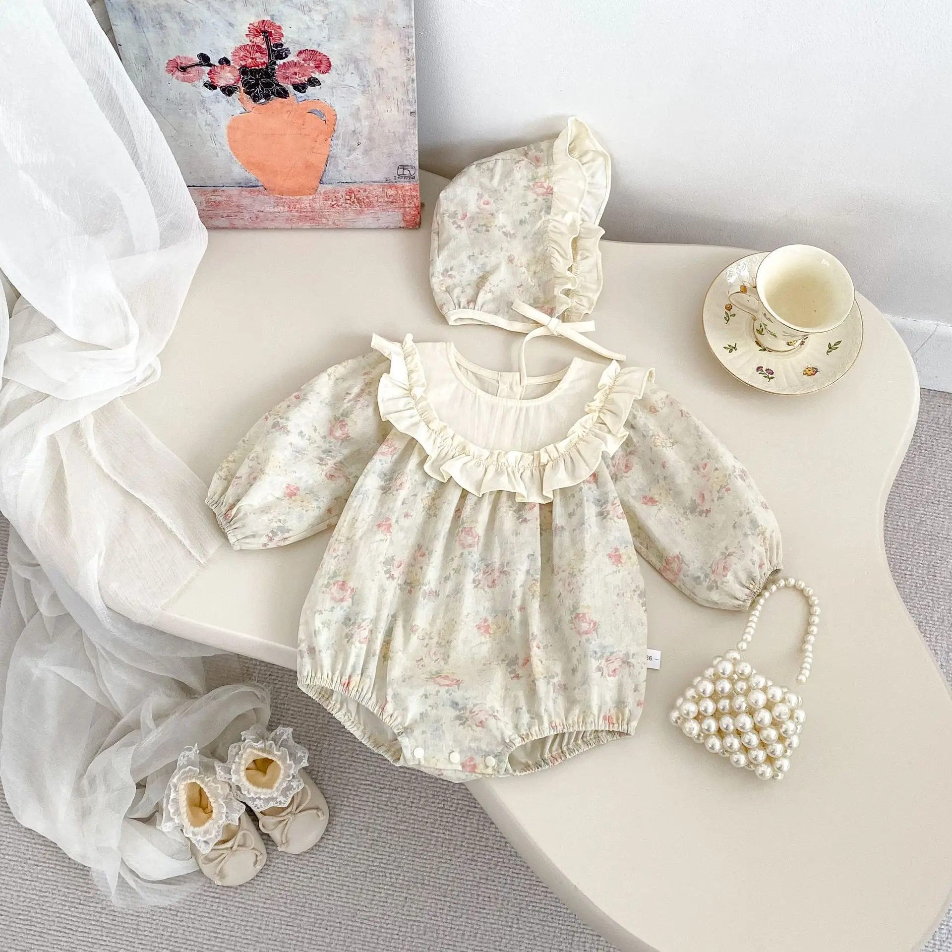 Spring new female baby retro floral bag fart clothes big lace round neck long sleeve khaki full moon climbing clothes
Spring new female baby retro floral bag fart clothes big lace round neck long sleeve khaki full moon climbing clothes