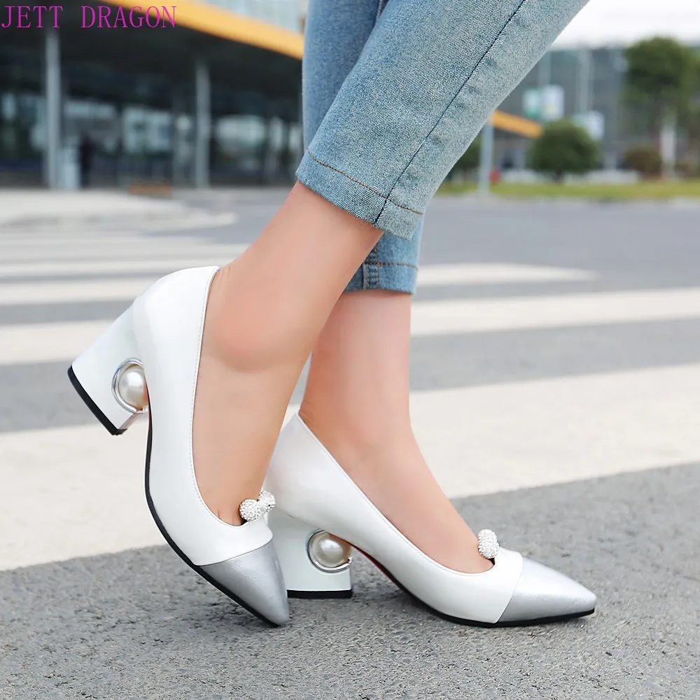 Luxury Pumps Women Designer Pearl High Heels Patchwork Pointed Toe Fashion Ladies Party Fall Shoes New White Red Large Size 45
Luxury Pumps Women Designer Pearl High Heels Patchwork Pointed Toe Fashion Ladies Party Fall Shoes New White Red Large Size 45