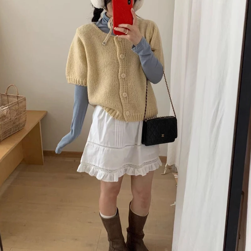 Pre-autumn New Fashion and Versatile Slimming Short-sleeved Knitted Cardigan Women's Loose Slim Sweater Jacket Top Trend
Pre-autumn New Fashion and Versatile Slimming Short-sleeved Knitted Cardigan Women's Loose Slim Sweater Jacket Top Trend