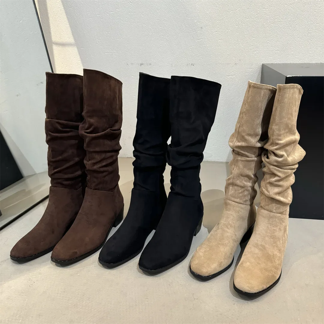 Женские замшевые сапоги на высоком каблуке на осень и зиму, новые плюшевые сапоги с острым носком, модные уличные рыцарские сапоги
Женские замшевые сапоги на высоком каблуке на осень и зиму, новые плюшевые сапоги с острым носком, модные уличные рыцарские сапоги