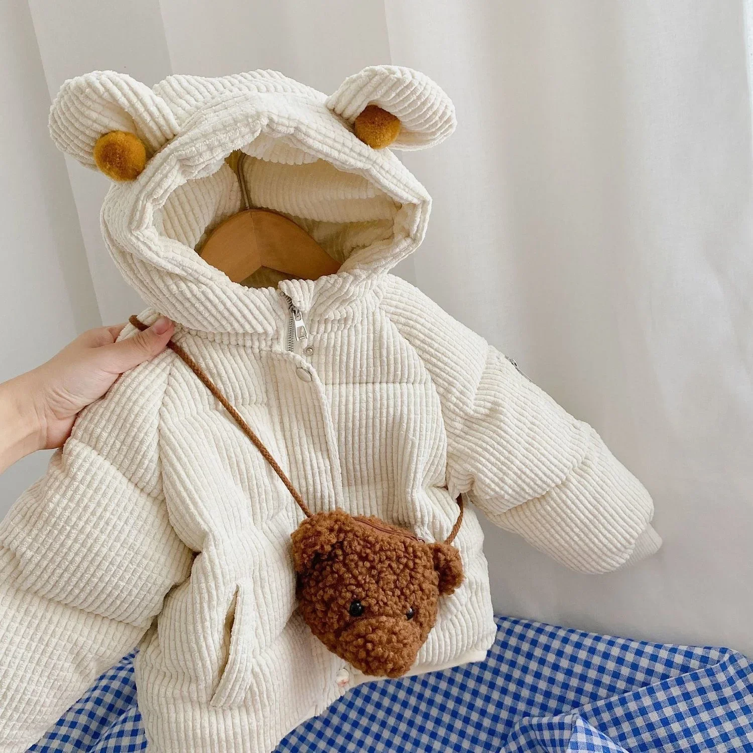 Cute Little Bear Kids Cotton-Padded Coat Winter Thicken Warm Solid Color Zipper Hooded Padded Jackets Boys Girls Coat
Cute Little Bear Kids Cotton-Padded Coat Winter Thicken Warm Solid Color Zipper Hooded Padded Jackets Boys Girls Coat