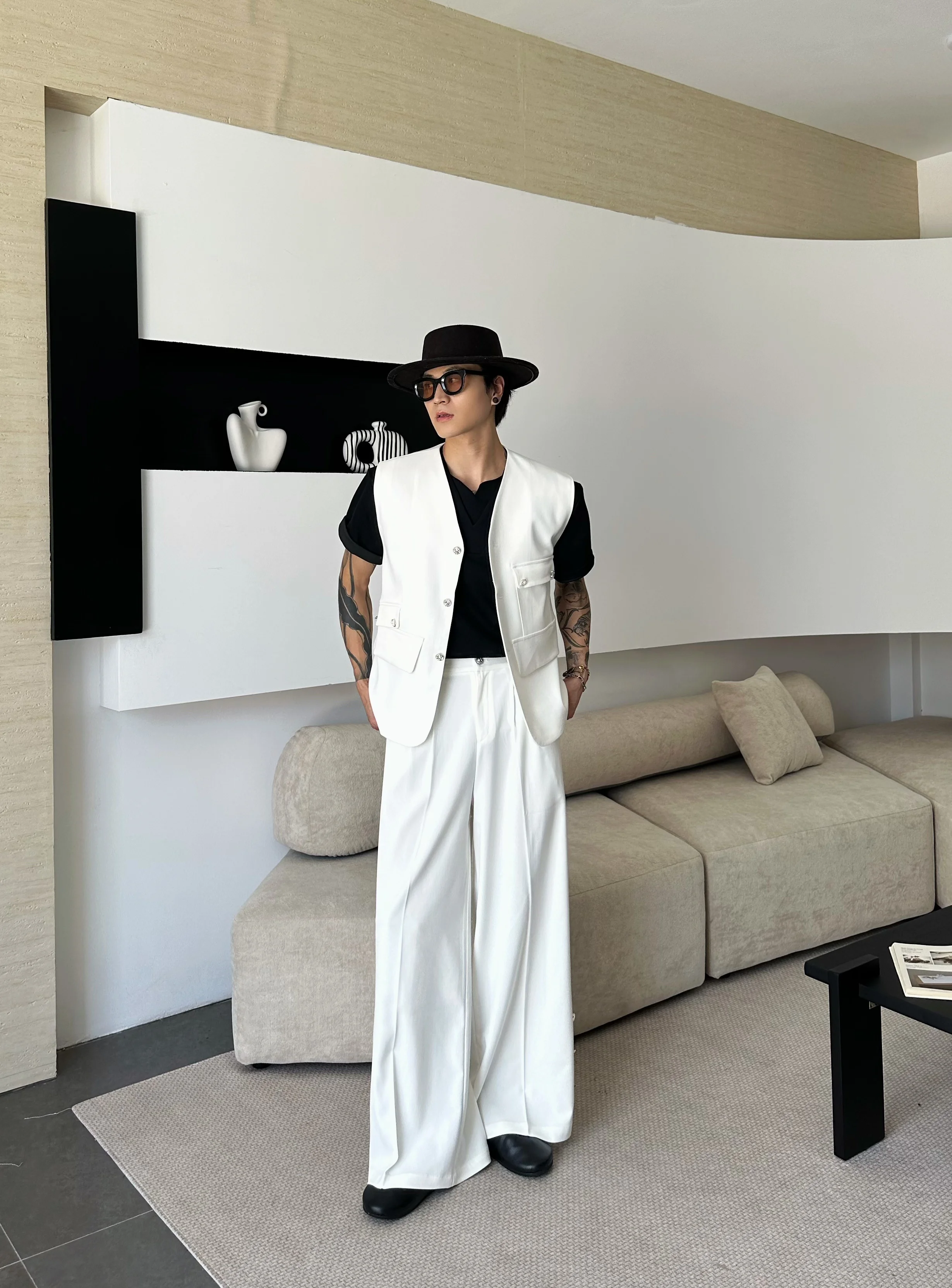 Fashion trend: men's vest, wide-leg pants suit, loose plus size
Fashion trend: men's vest, wide-leg pants suit, loose plus size