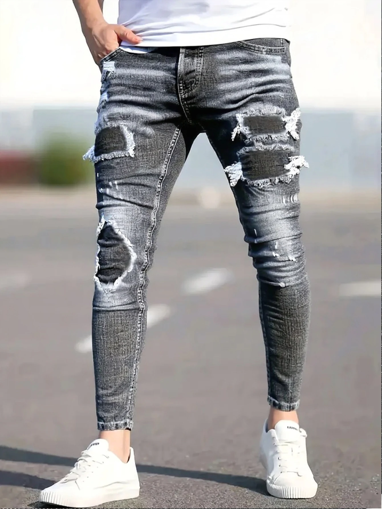 Мужские черные узкие джинсы с потертостями, с уникальным изношенным дизайном, модными и модными, легким созданием кота.
Мужские черные узкие джинсы с потертостями, с уникальным изношенным дизайном, модными и модными, легким созданием кота.