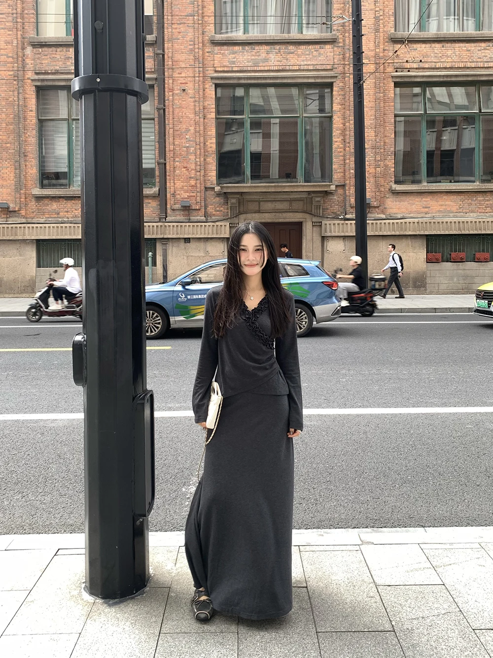 High Intelligence Sensation Set Dress Women's Three-dimensional Lace V-neck Long Sleeve Top Draping Long Skirt Autumn Fashion
High Intelligence Sensation Set Dress Women's Three-dimensional Lace V-neck Long Sleeve Top Draping Long Skirt Autumn Fashion