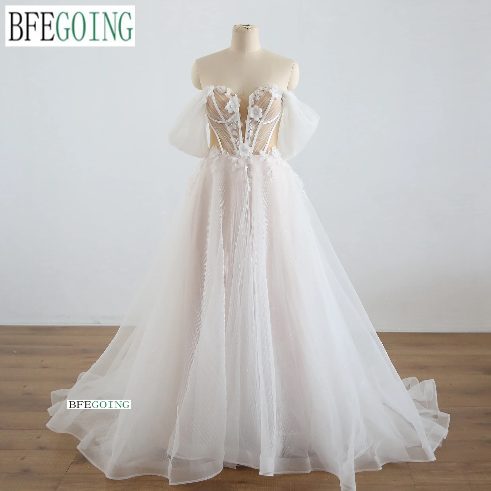Tulle Wedding Dresses Chapel Train Customized Floor-Length Off The Shoulder A-Line Bridal Gowns
Tulle Wedding Dresses Chapel Train Customized Floor-Length Off The Shoulder A-Line Bridal Gowns