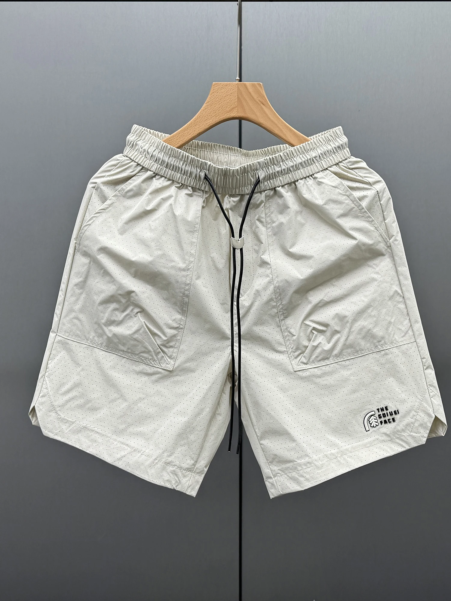 Мужские летние модные дышащие спортивные шорты прямого кроя, повседневные, простые в сочетании, молодежные, активные, до колена
Мужские летние модные дышащие спортивные шорты прямого кроя, повседневные, простые в сочетании, молодежные, активные, до колена