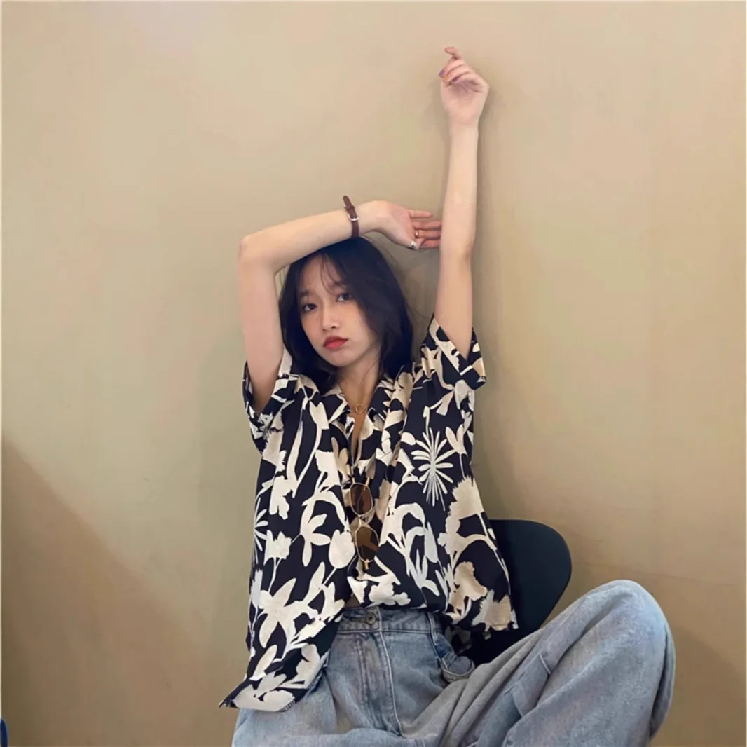 Black Base White Floral Print Shirt Women Lapel Short Sleeve Button Down Loose Oversized Casual Vacation Blouse
Black Base White Floral Print Shirt Women Lapel Short Sleeve Button Down Loose Oversized Casual Vacation Blouse