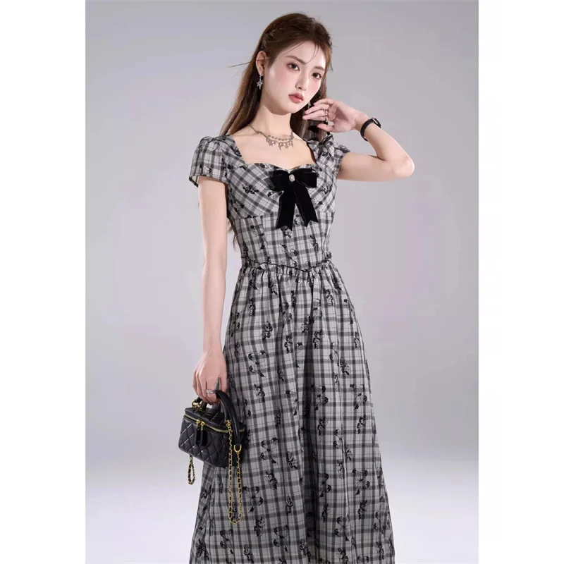 2025 New French Retro Square Neck Niche Waist Cinching and Belly Covering Slimming Chic Short Sleeved Dress for Women in Summer
2025 New French Retro Square Neck Niche Waist Cinching and Belly Covering Slimming Chic Short Sleeved Dress for Women in Summer