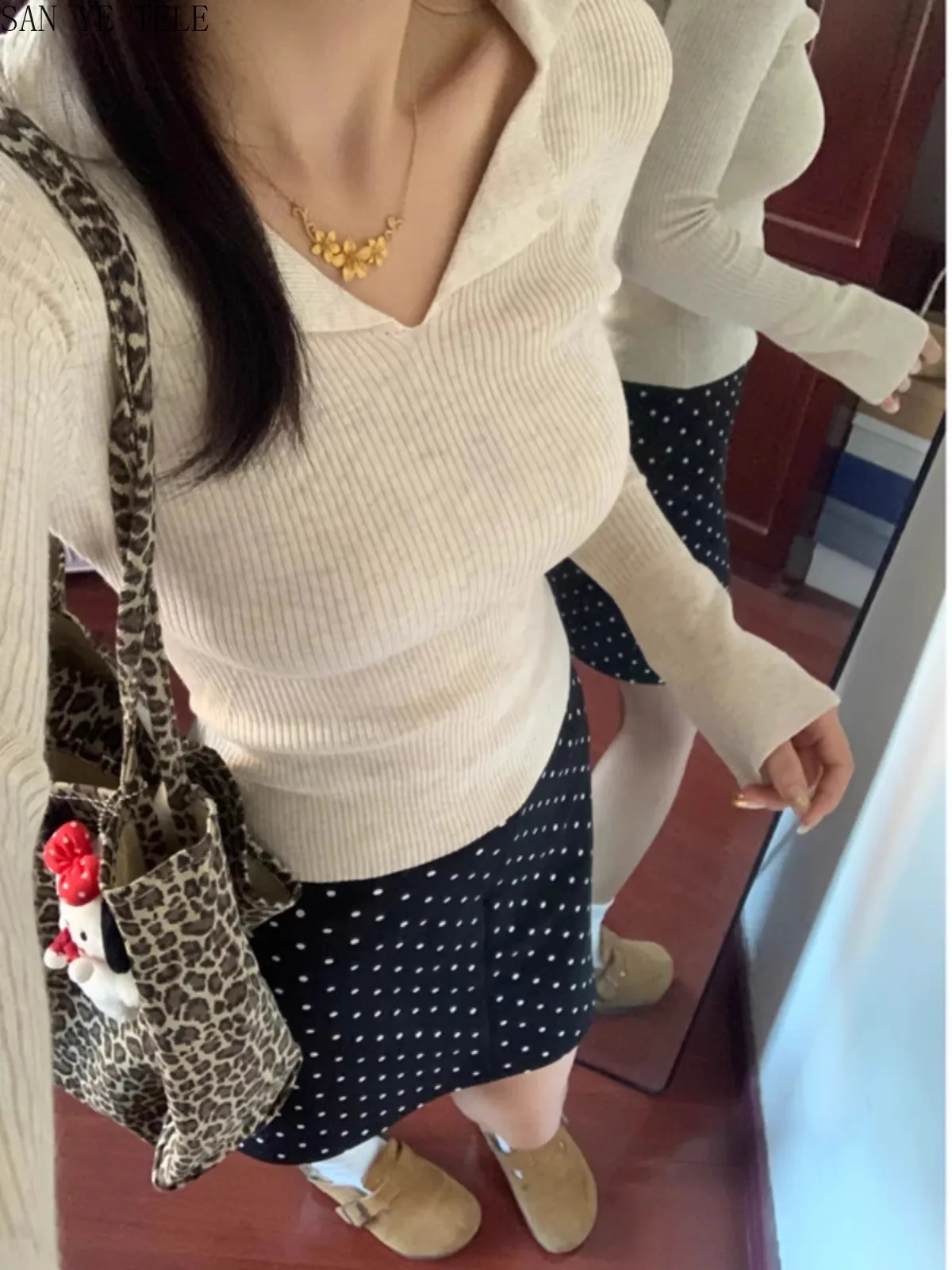 French Polo Lapel Knitted Sweater Top Women Spring Autumn Faionable Commute Base Shirt Korean Soft Slim Long Sleeved T-irt
French Polo Lapel Knitted Sweater Top Women Spring Autumn Faionable Commute Base Shirt Korean Soft Slim Long Sleeved T-irt