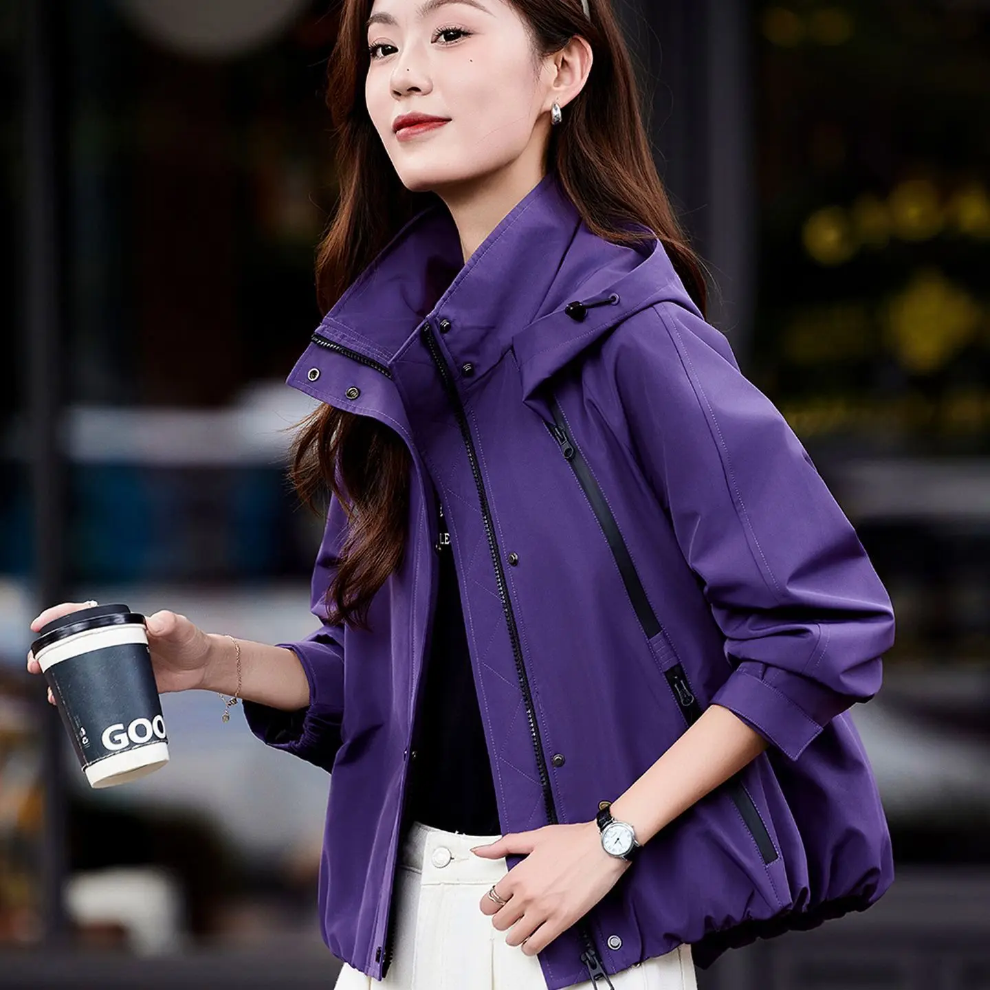 2026 Spring/Summer New European Women's Windbreaker Jacket Splicing Hooded Commuter Jacket
2026 Spring/Summer New European Women's Windbreaker Jacket Splicing Hooded Commuter Jacket