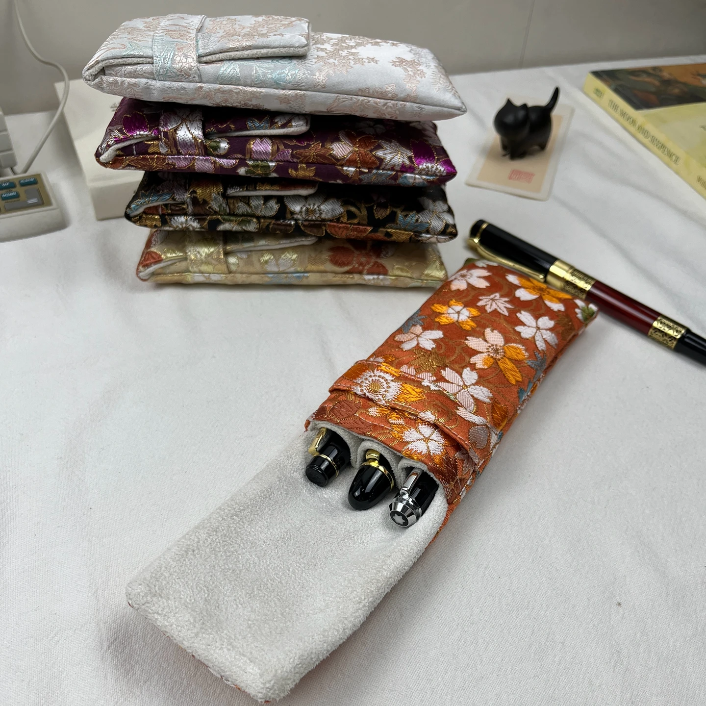 National trend brocade pen bag three-pack pen bag five-pack pen bag protective cover blue portable pen bag cover
National trend brocade pen bag three-pack pen bag five-pack pen bag protective cover blue portable pen bag cover