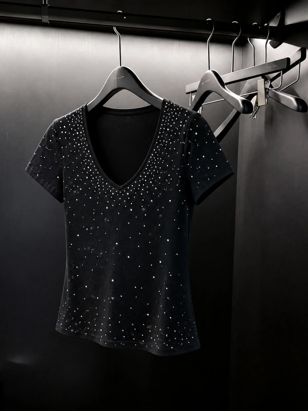 Summer Fashionable Luxury V-Neck Short Sleeve T-Shirt Women's Slim Fit Design Sense Commute Elegance Top Diamond Heat Treatment
Summer Fashionable Luxury V-Neck Short Sleeve T-Shirt Women's Slim Fit Design Sense Commute Elegance Top Diamond Heat Treatment